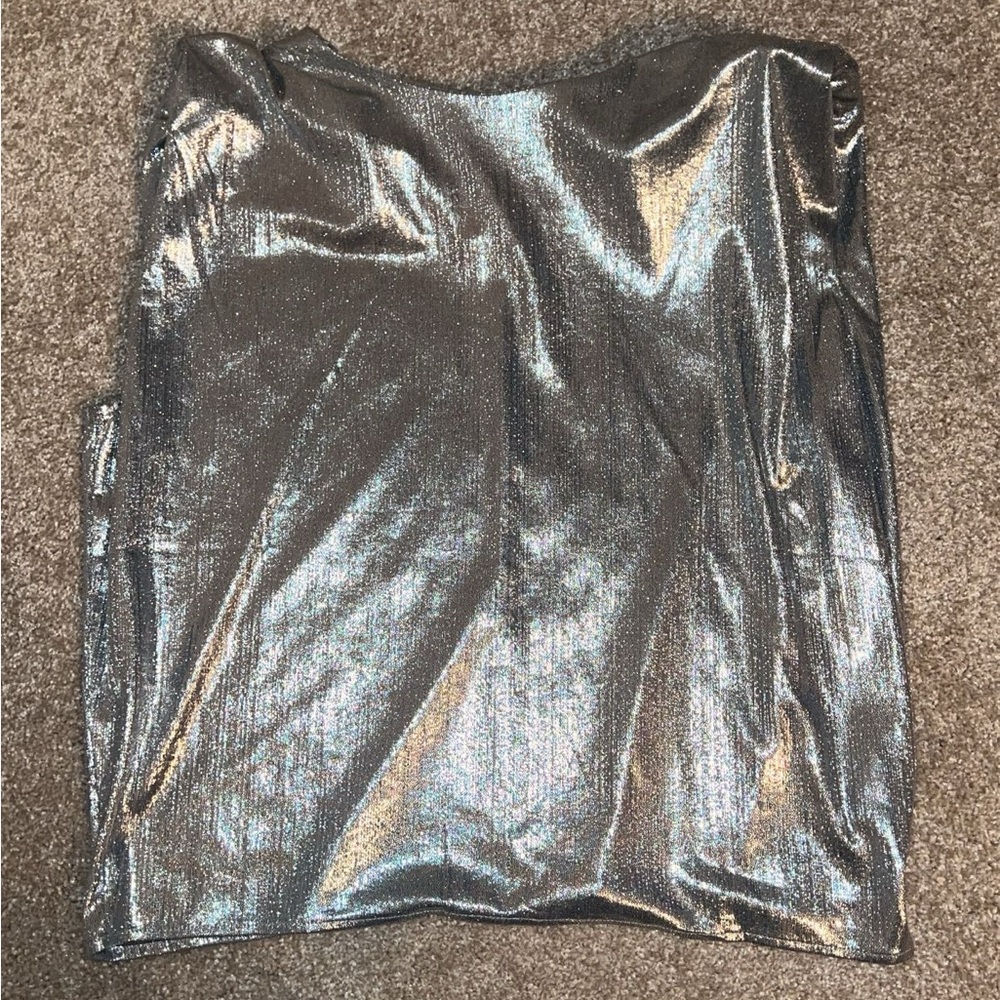 silver top with shoulder pads
